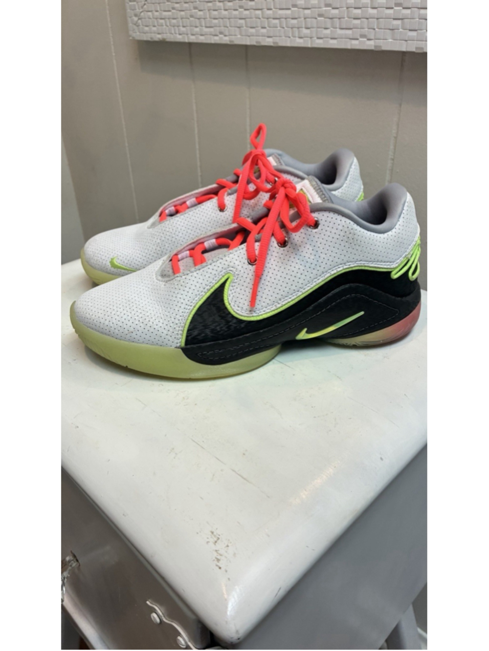 NIKE LeBron Youth Kids 22 Crown Jewel Basketball Shoes SIZE 6Y White Black Neon